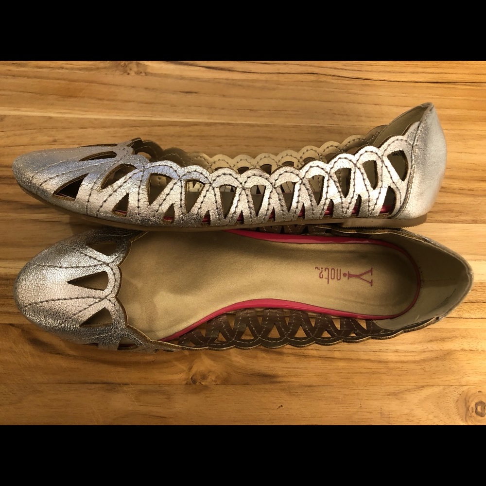 Y NOT Silver Flats (Size 8.5)